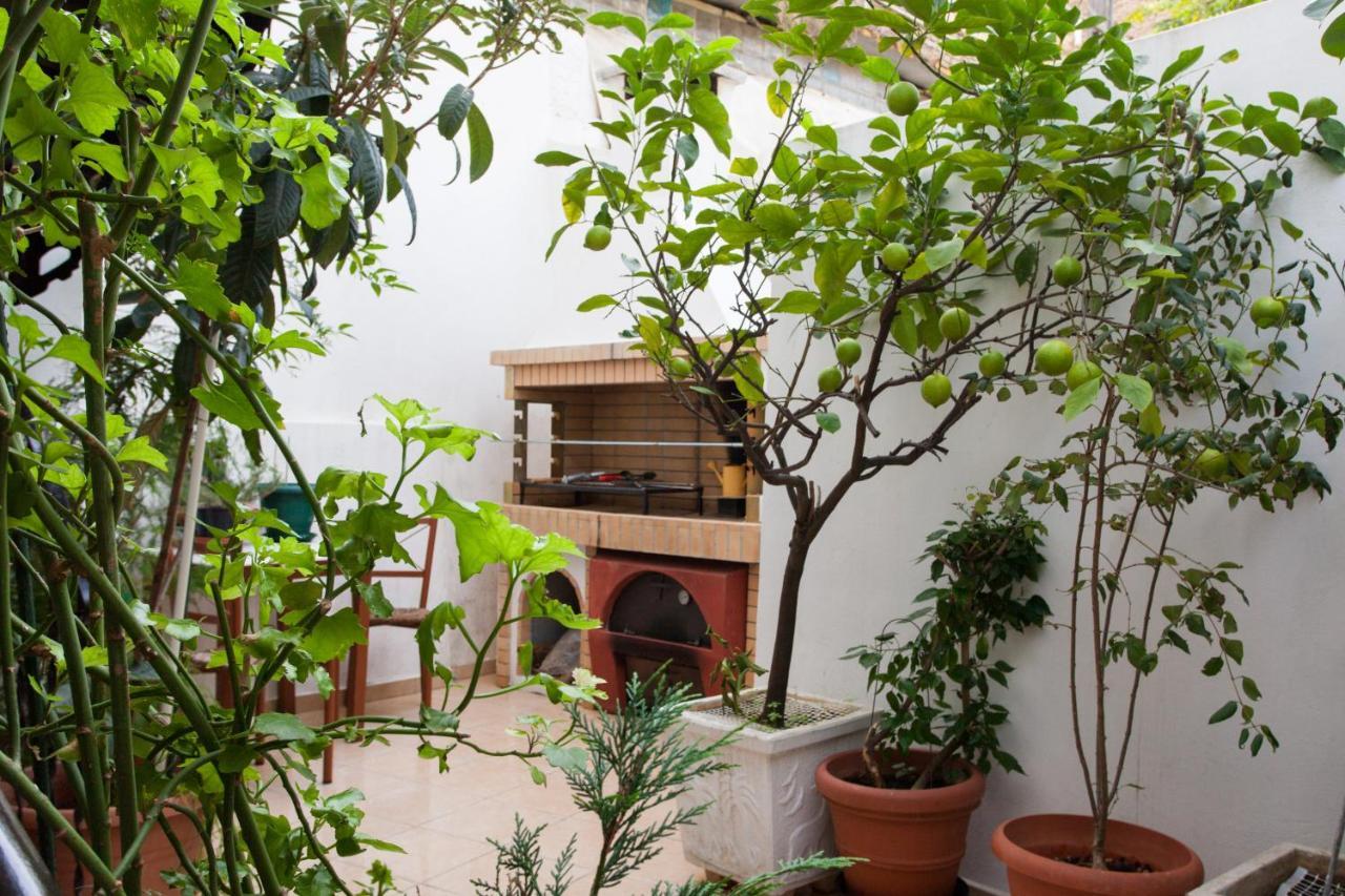 Psyri Neoclassical House Yard Free Parking Athens Exterior photo