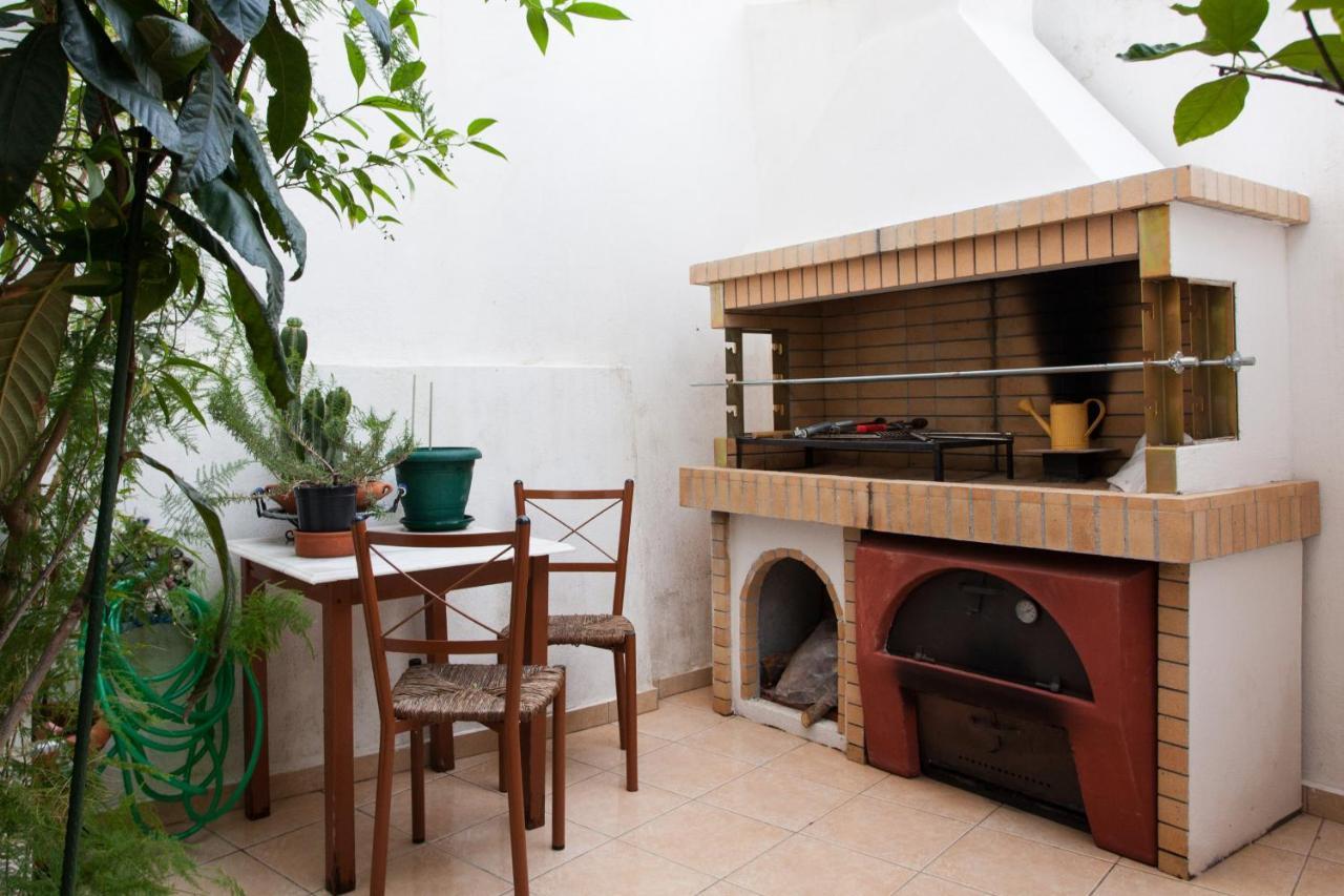 Psyri Neoclassical House Yard Free Parking Athens Exterior photo